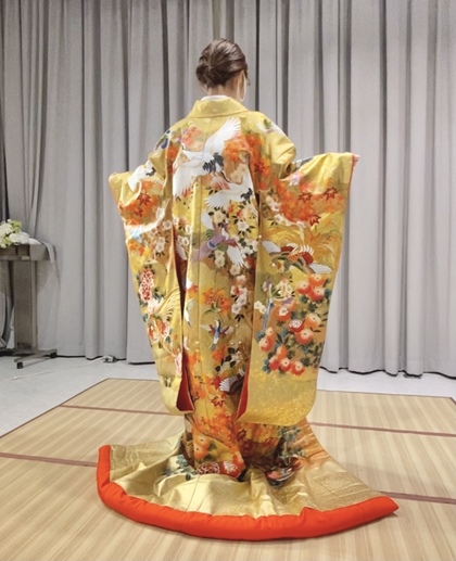 日本最大の 花嫁さんの打掛 赤地に金箔の花と刺繍の鶴 25621＃ 振袖 
